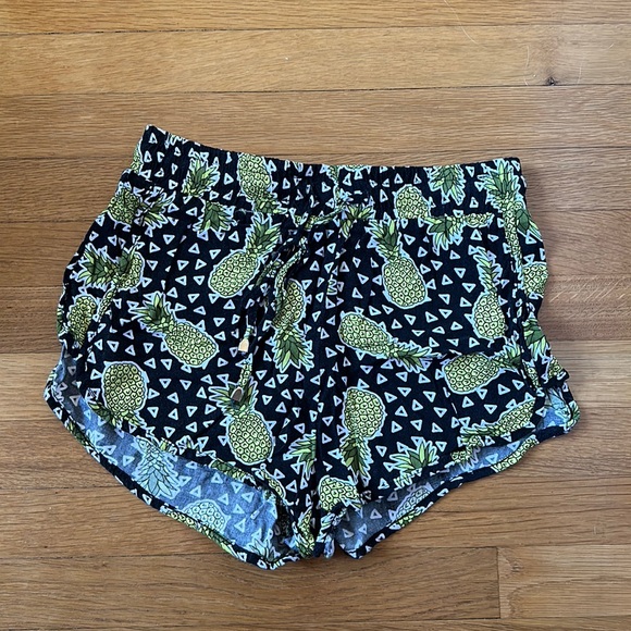 LF Stores shorts, size 6/Small - Picture 1 of 4